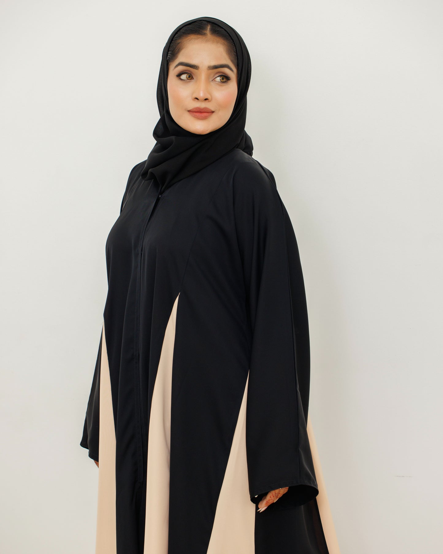 Elegant Dune Abaya
