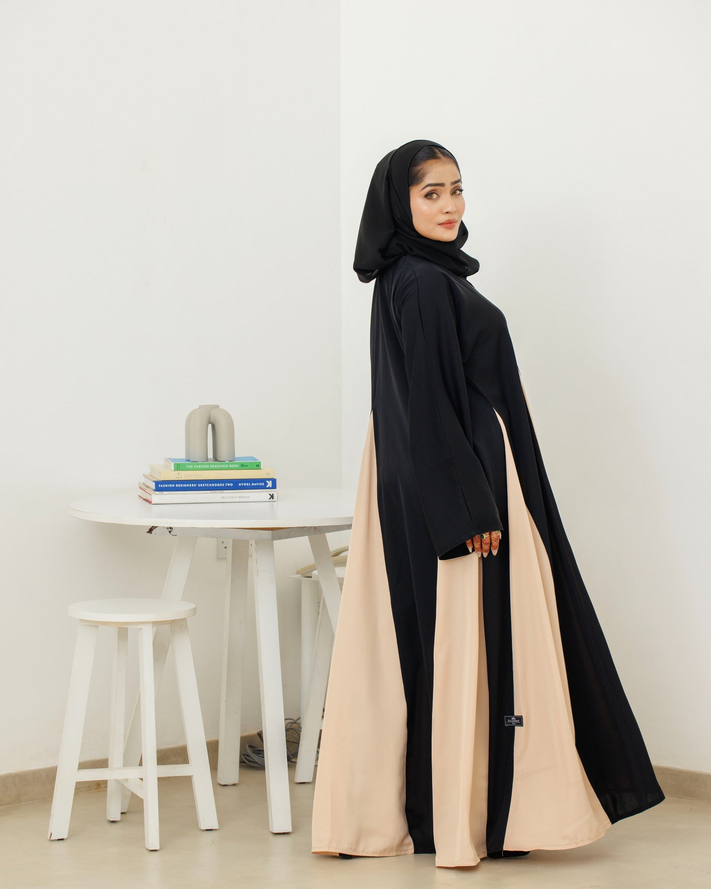 Elegant Dune Abaya