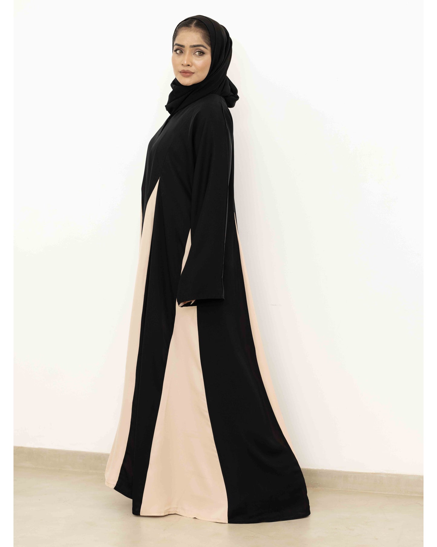 Elegant Dune Abaya