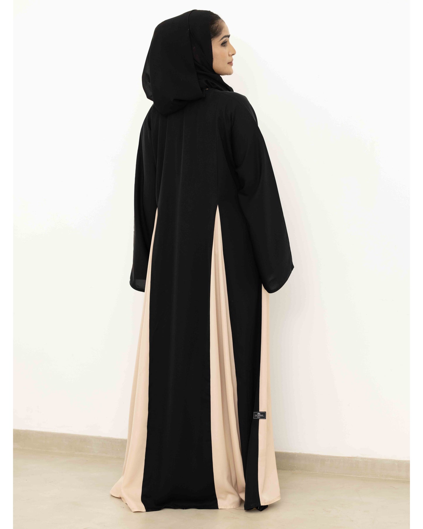 Elegant Dune Abaya