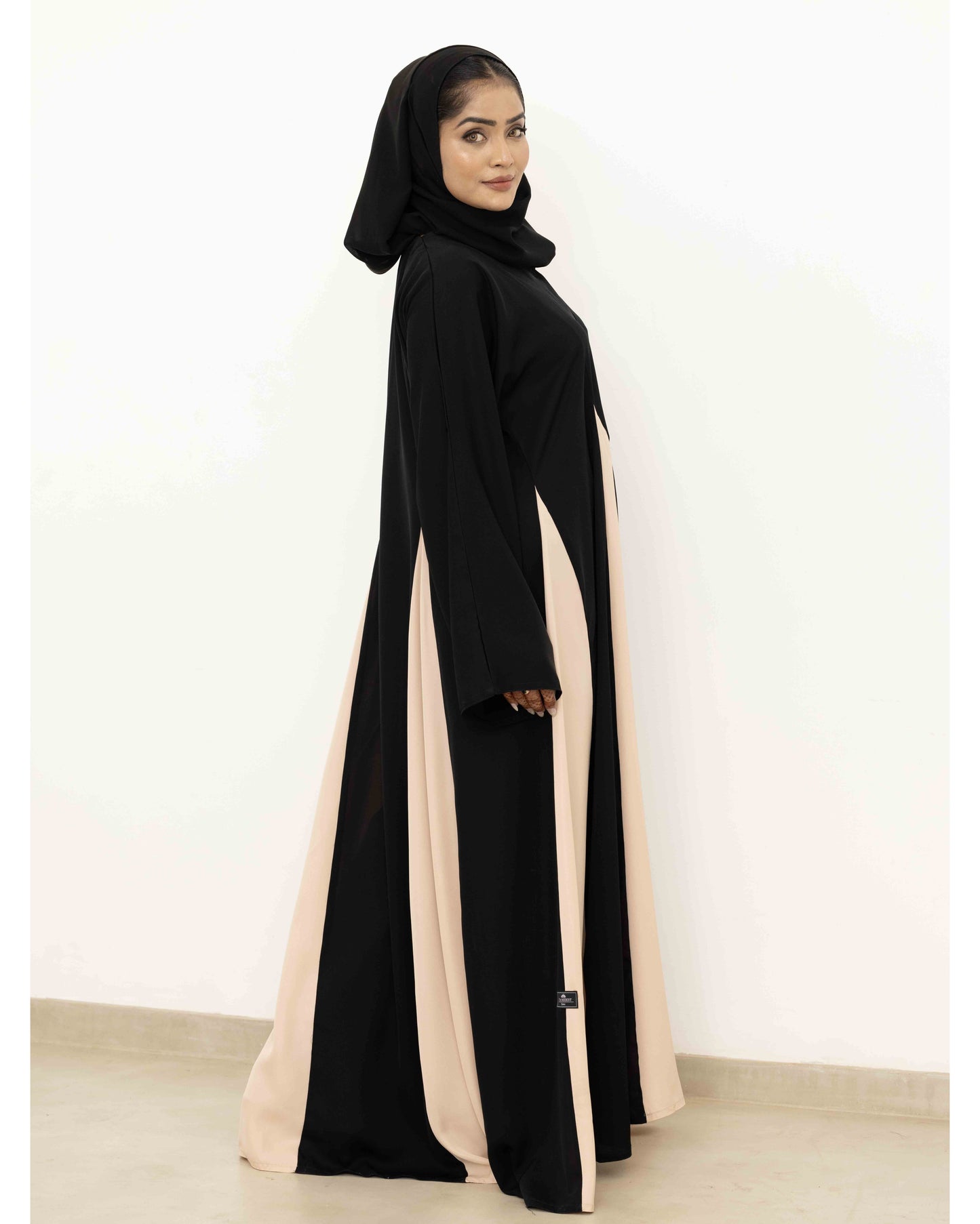Elegant Dune Abaya