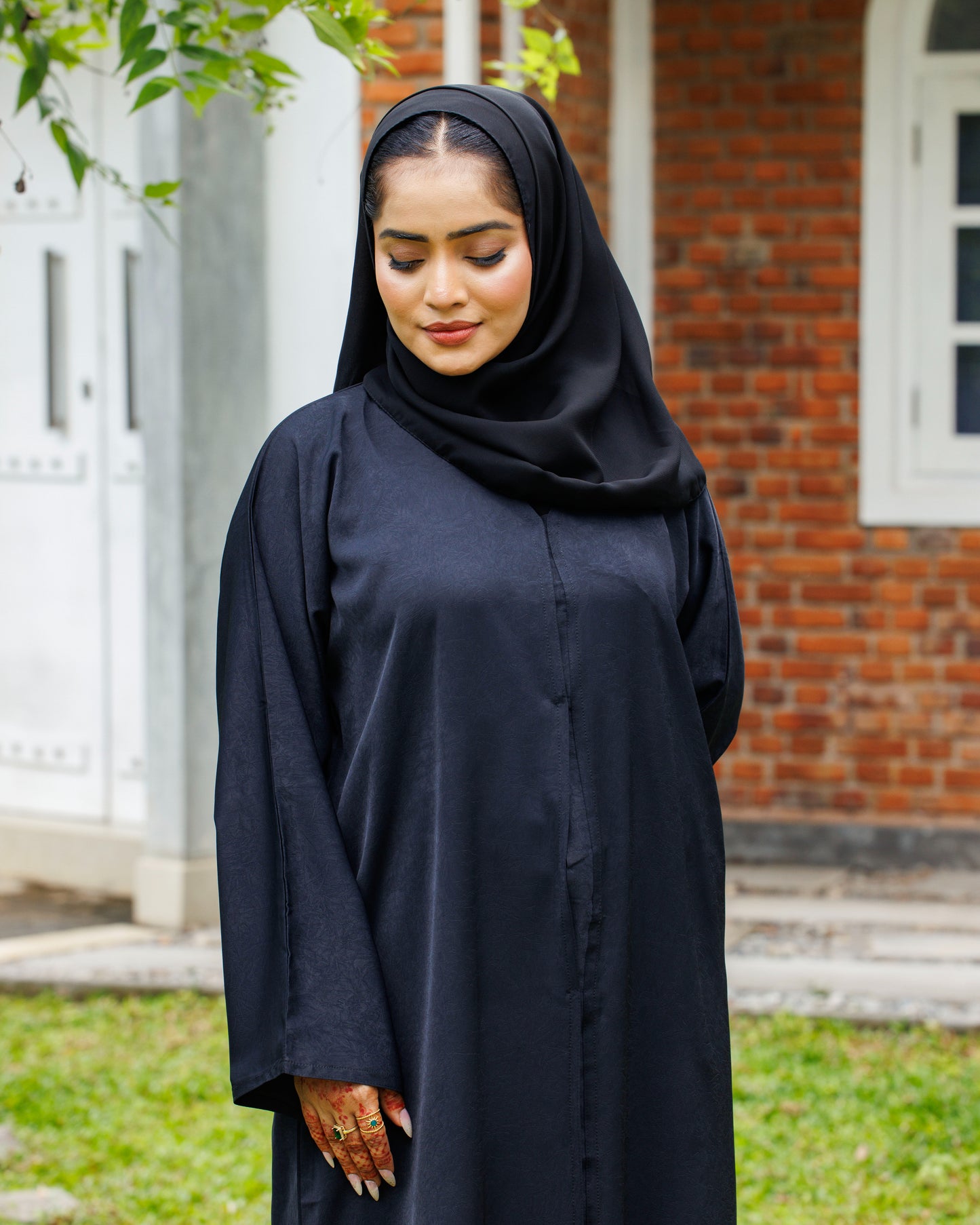 Midnight Elegance Abaya