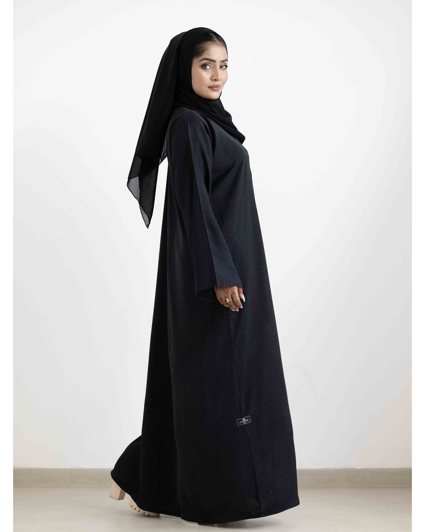 Midnight Elegance Abaya