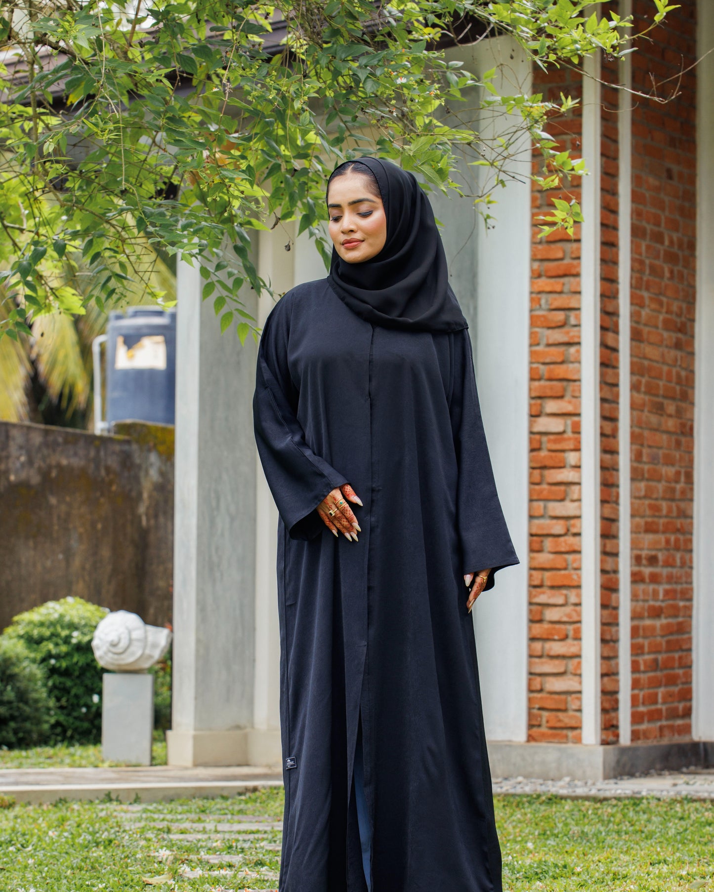 Midnight Elegance Abaya