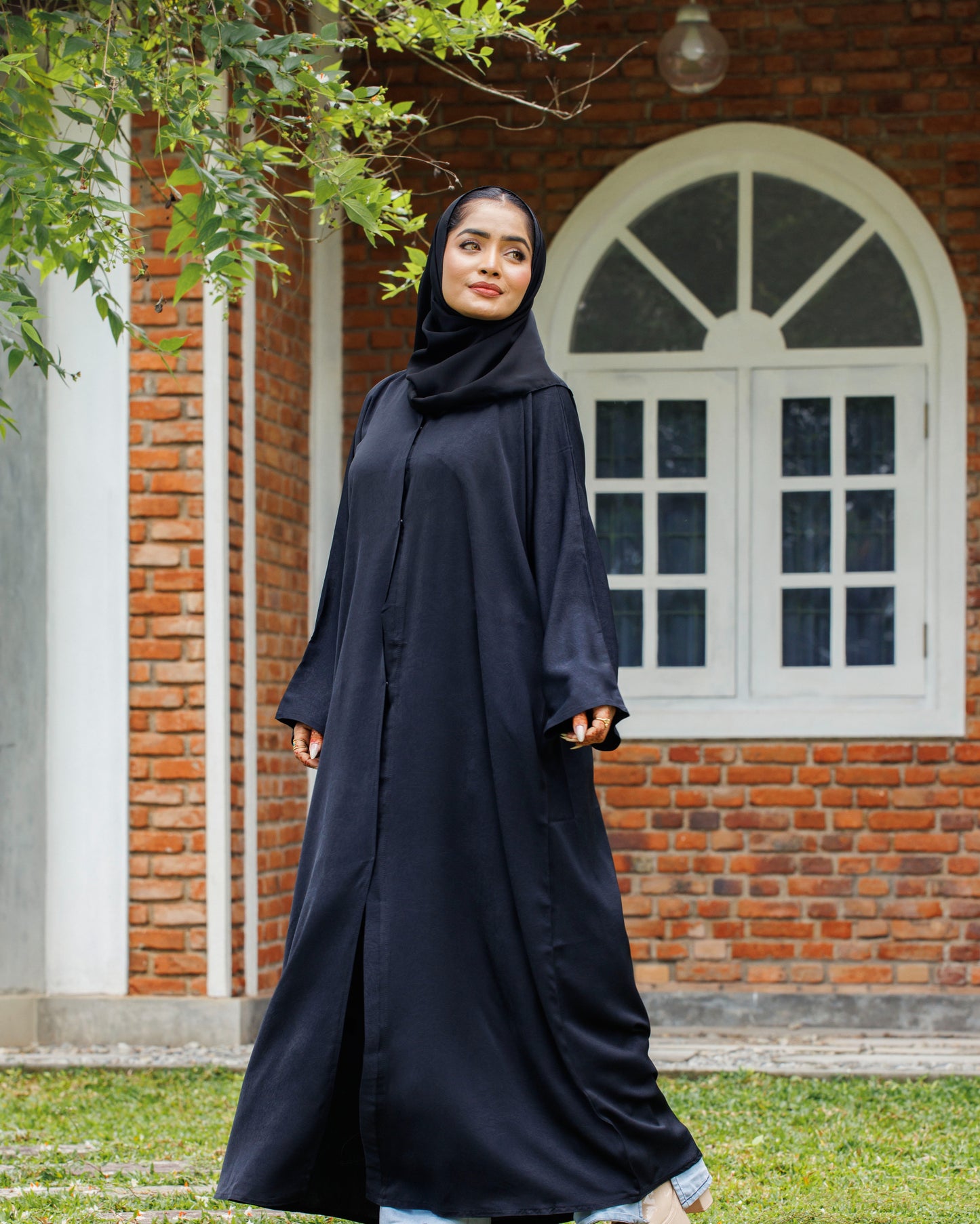 Midnight Elegance Abaya